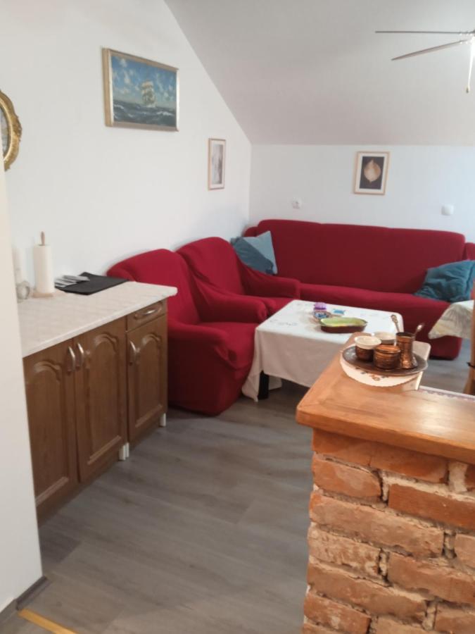 Liammarco Apartment Plaski ภายนอก รูปภาพ
