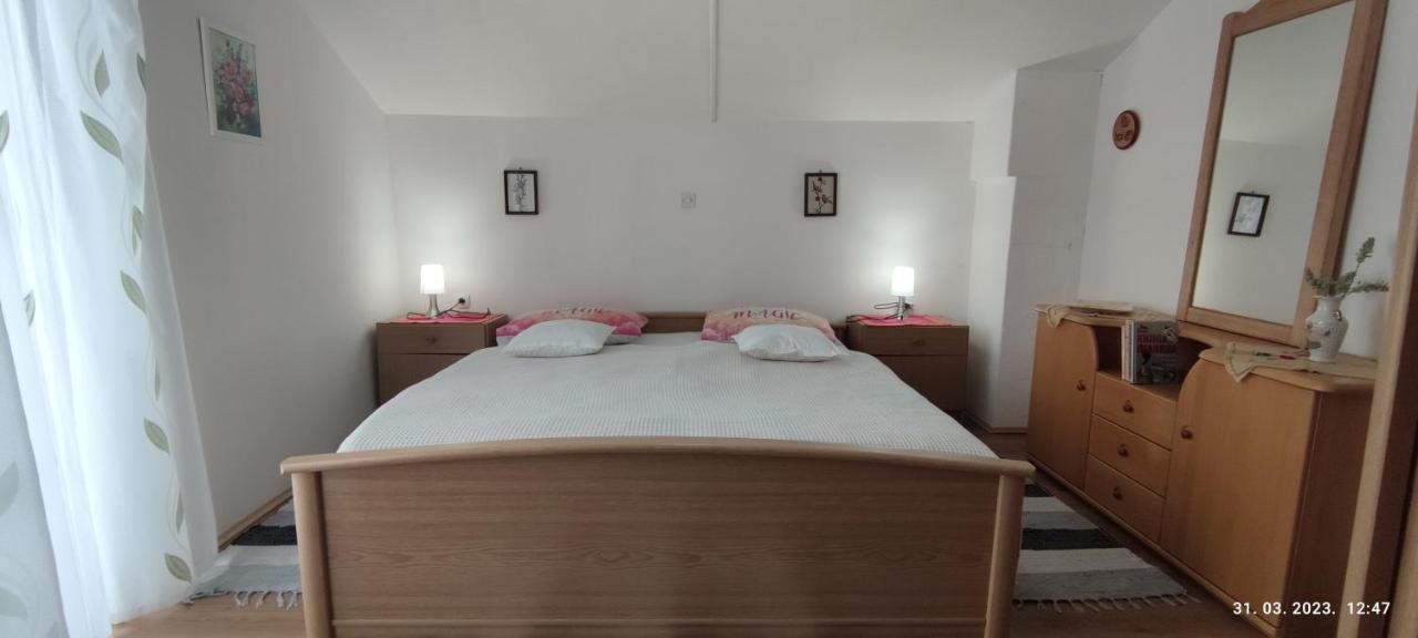 Liammarco Apartment Plaski ภายนอก รูปภาพ