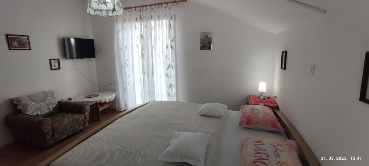 Liammarco Apartment Plaski ภายนอก รูปภาพ