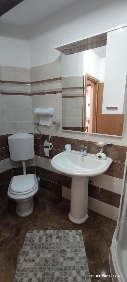 Liammarco Apartment Plaski ภายนอก รูปภาพ